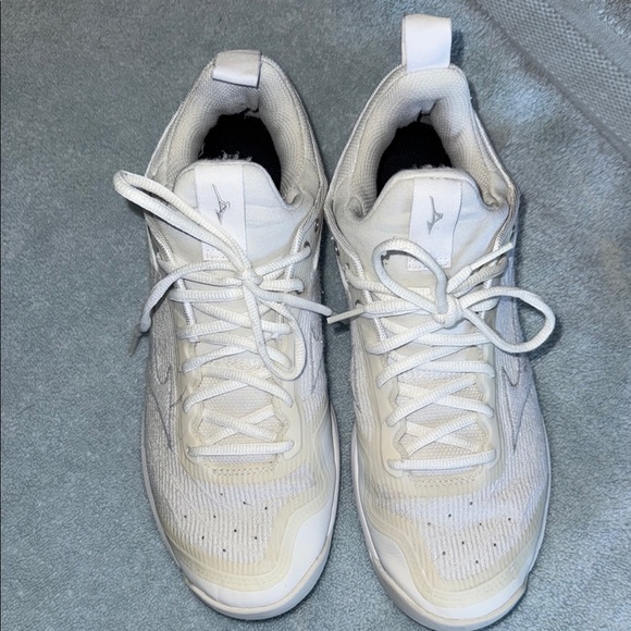 Mizuno White Athletic Shoes with Mesh Upper and Padded Collar - Picture 2 of 6